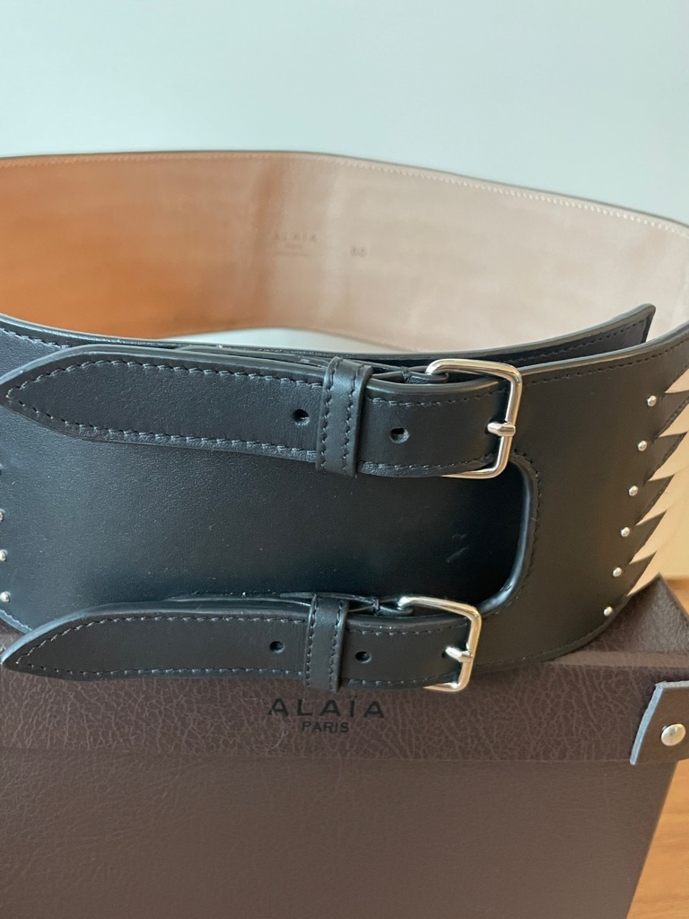 Alaia Black and Cream Leather Double-Buckle Wide Waist Belt - Picture 5 of 9